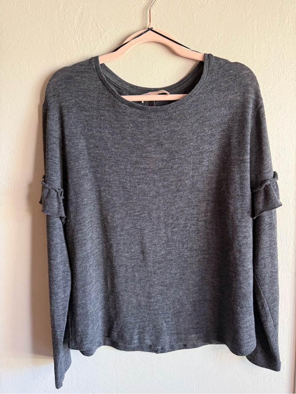 Philosophy Republic Clothing Large Gray Ruffle Sleeve Knit Top